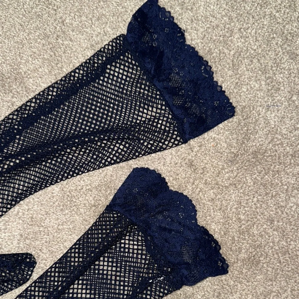 Elegant Lace Bodysuit in Navy Blue - Picture 4 of 8